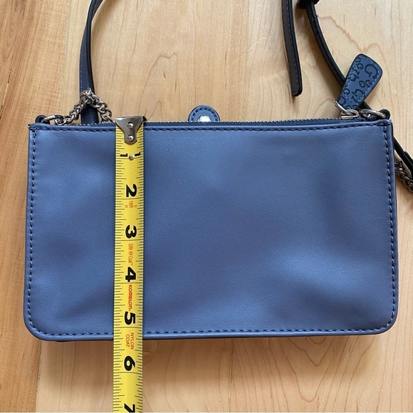 Guess Ladies Jaslynn Crossbody Top Zip - Picture 8 of 11